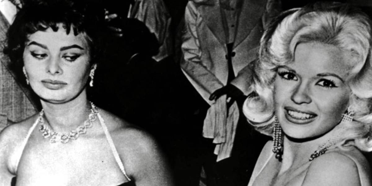 Sophia Loren sa bála, že Jayne Mansfield vypadnú prsia zo šiat