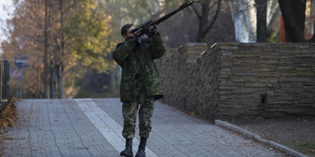 Z Mariupolu hlási armáda jednu obeť, Rusi údajne priviezli k hranici tanky