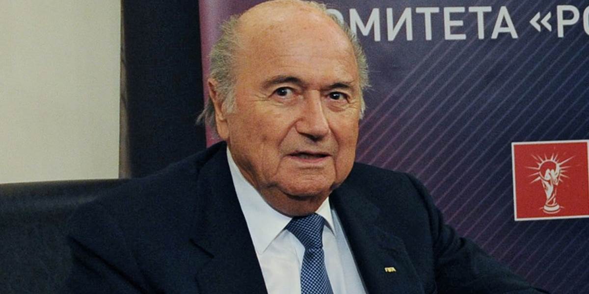 Blatter v Zürichu terčom protestov, dymovníc a pútačov