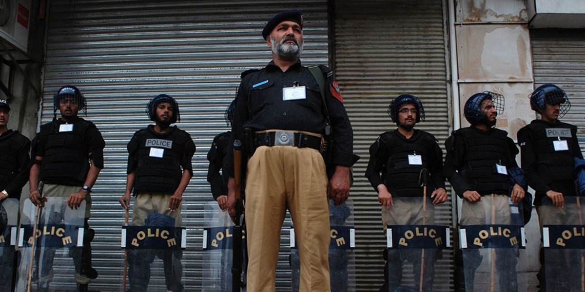 Pakistanský policajt zabil muža za bohorúhačstvo