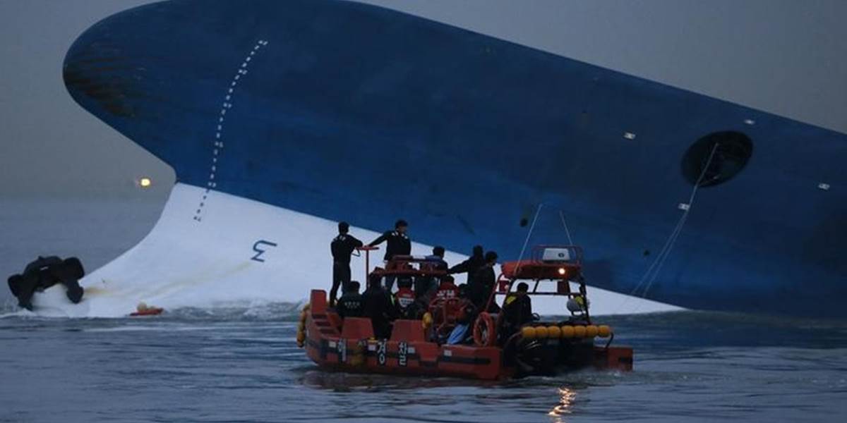 Kórejský parlament rozpustil pobrežnú stráž, ktorá zlyhala pri havárii trajektu Sewol