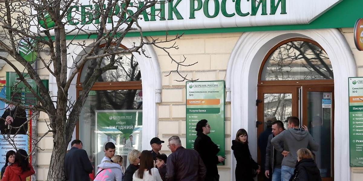 Ruská národná banka je ochotná rubeľ podporiť, kurz meny opäť posilnil