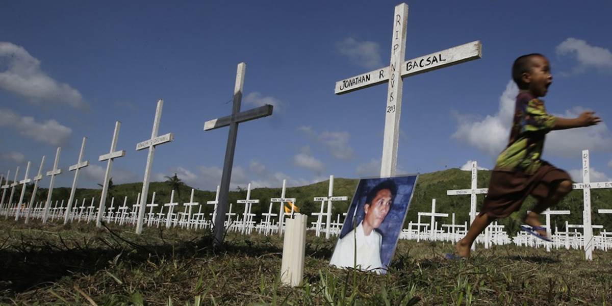 Filipíny si dnes pripomínajú prvé výročie smrti obetí tajfúnu Haiyan