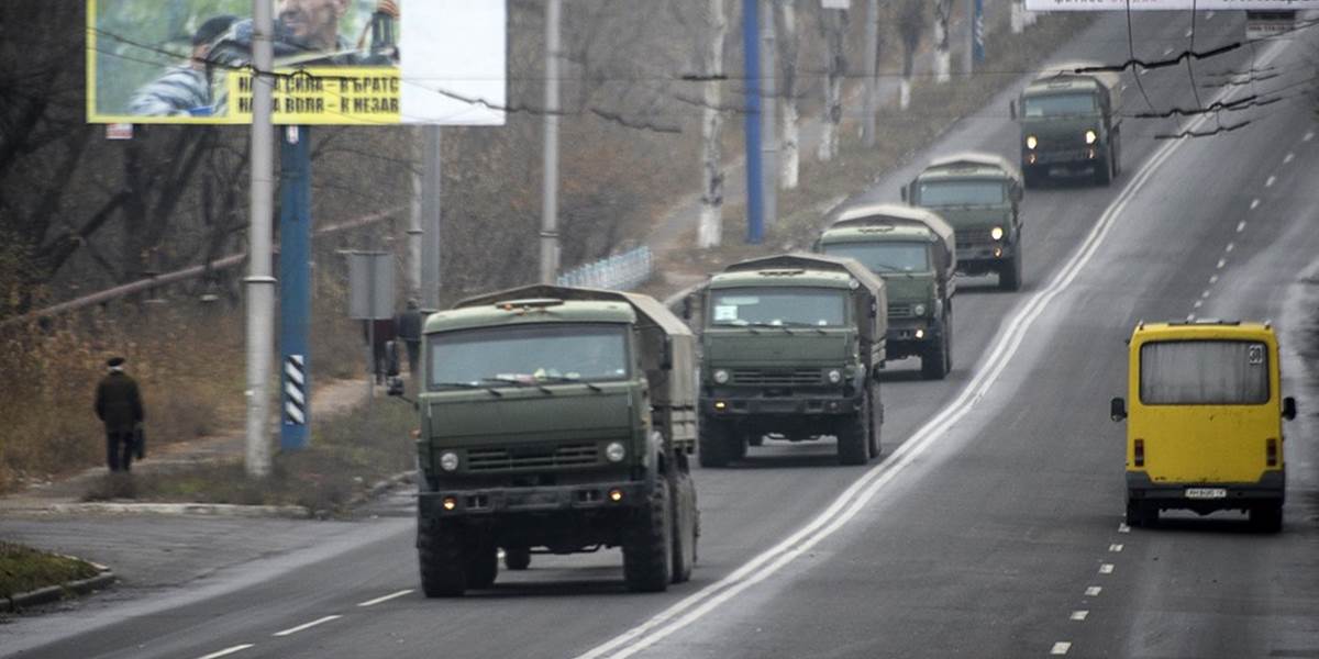 Po územiach východnej Ukrajiny sa pohybujú veľké neoznačené vojenské kolóny!