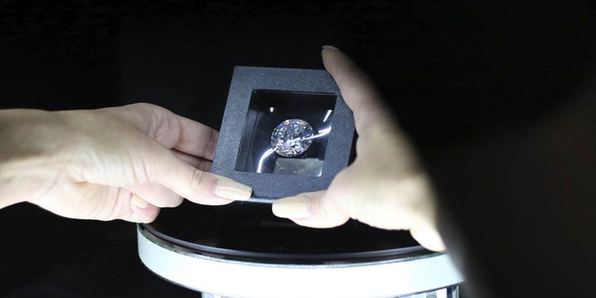 Unikátny 64-karátový diamant za 16 miliónov USD sa presťahoval do Prahy