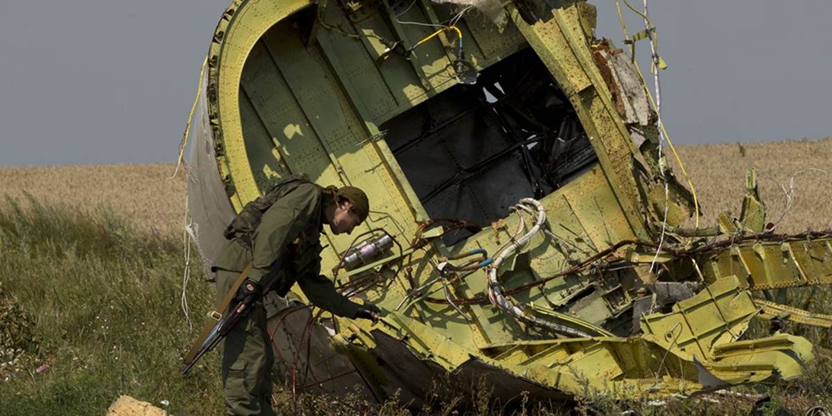 Odstraňovanie trosiek zrúteného letu MH17 sa začne v utorok