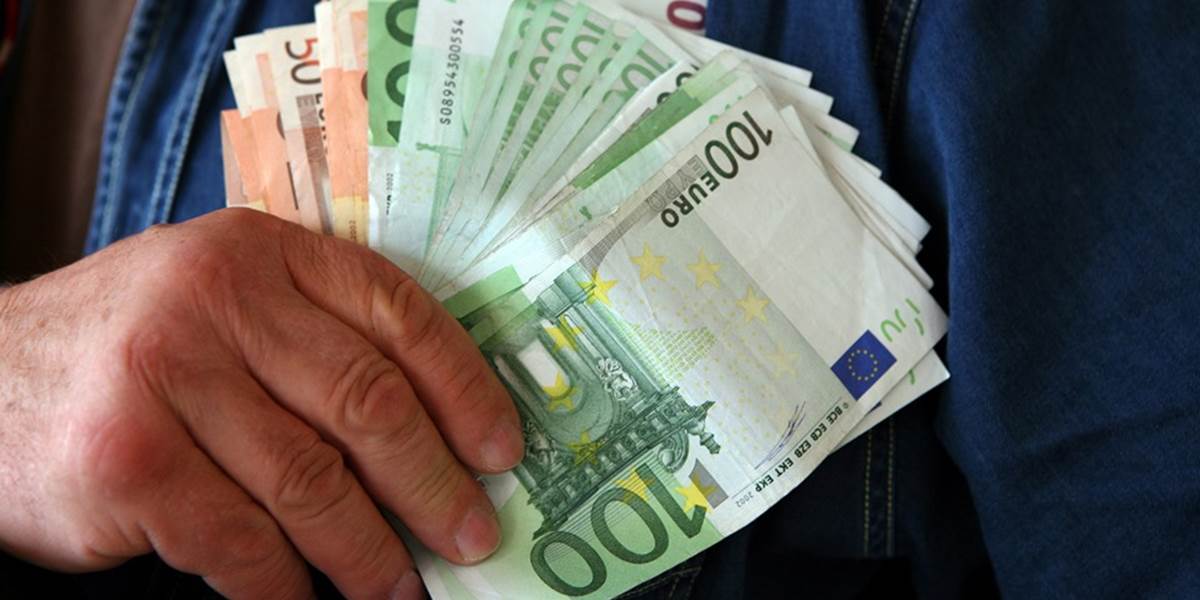 Najvyššia priemerná mzda presiahla v septembri 1 600 eur