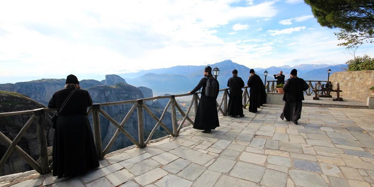 Odsúdený grécky podvodník sa roky schovával medzi mníchmi na Athose