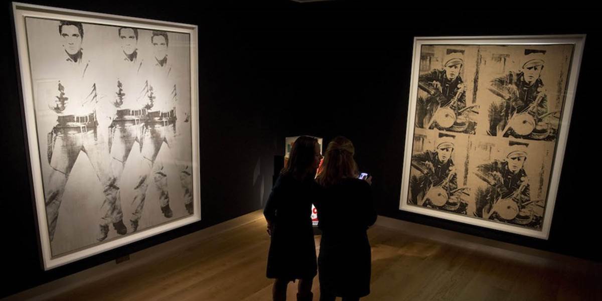 Na aukcii v Christie's predali dva raritné Warholove portréty