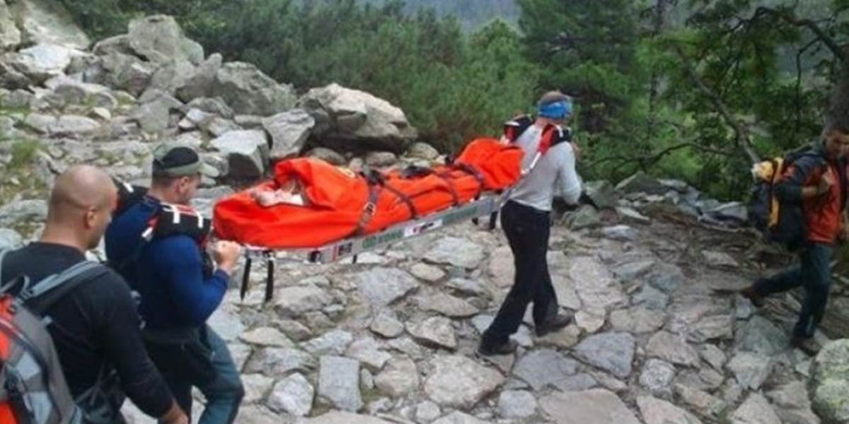 Záchranári pomáhali turistke, ktorá utrpela vážne zranenia v Slovenskom raji