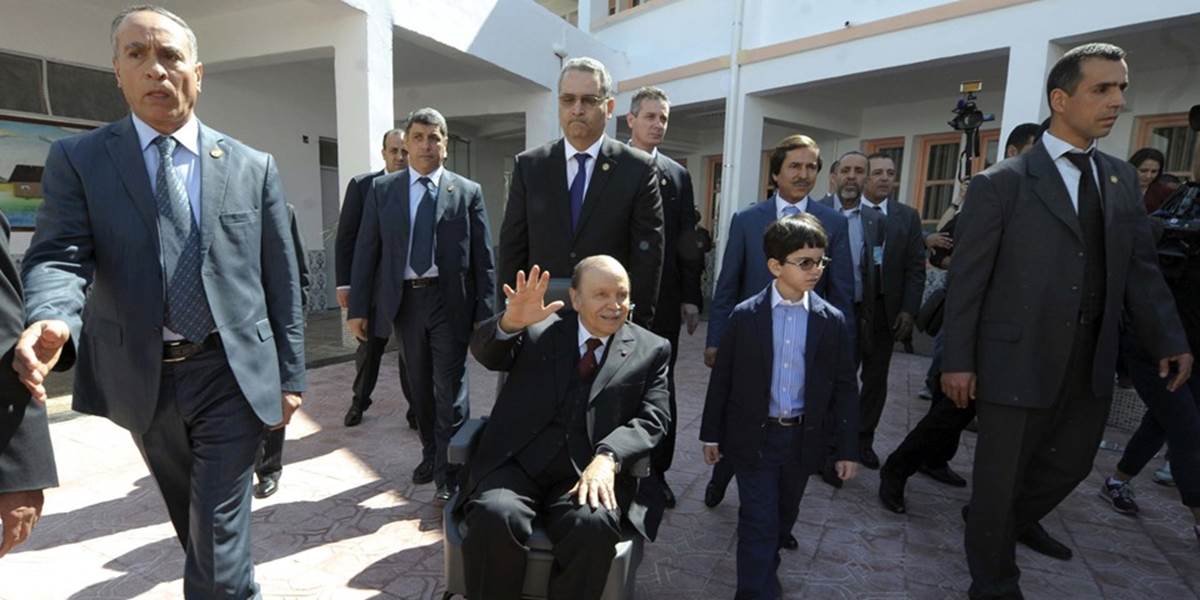 Alžírsky prezident Buteflika opustil francúzsku nemocnicu a letí domov