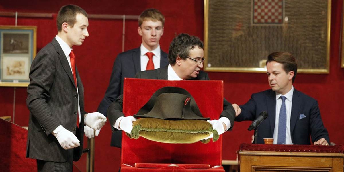 Napoleonov klobúk vydražili za takmer dva milióny eur