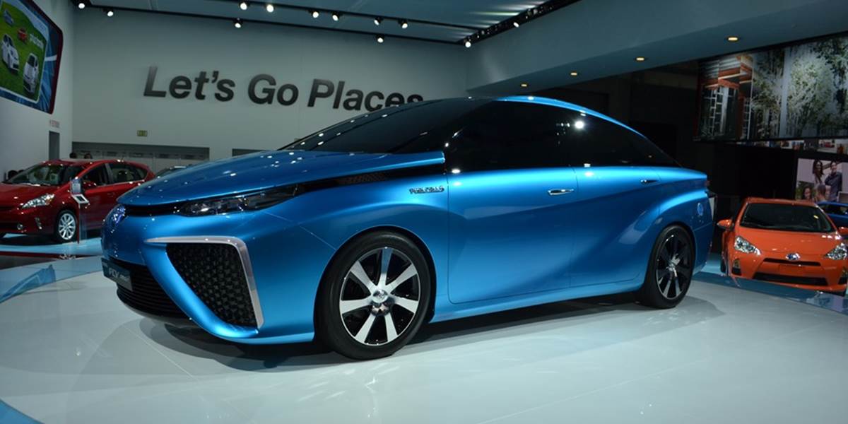 Toyota začala sériovú výrobu sedanov s palivovými článkami