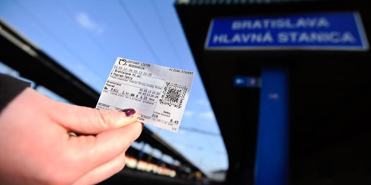 Lístky na vlaky od 10 eur majú oddnes v cene aj miestenku