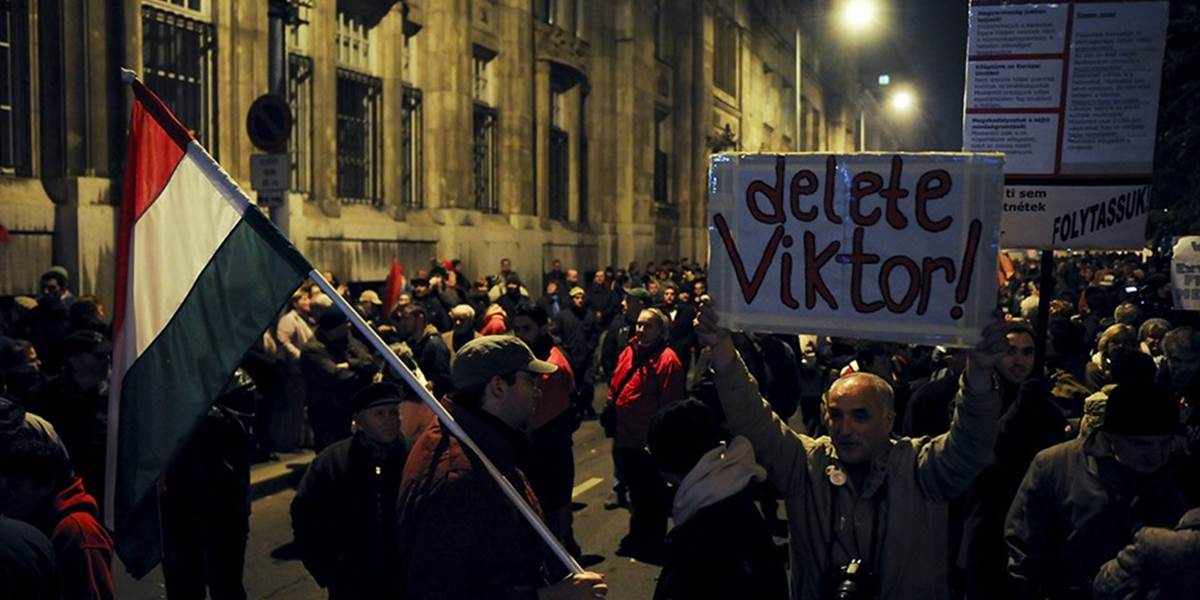 Tisíce ľudí protestujú proti Orbánovej vláde v Budapešti, ale aj inde