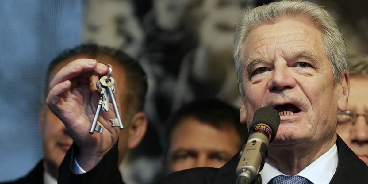Nemeckého prezidenta Gaucka zasiahla škrupina z vajca, vzal to s humorom
