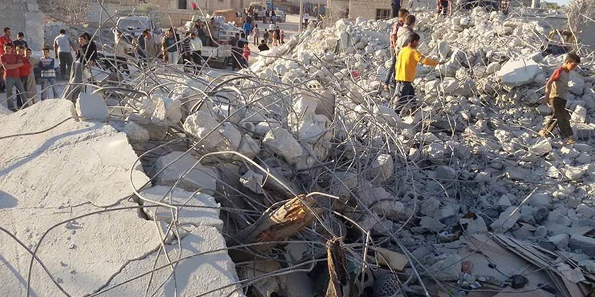 Barelové bomby zabili pri Aleppe najmenej 13 civilistov