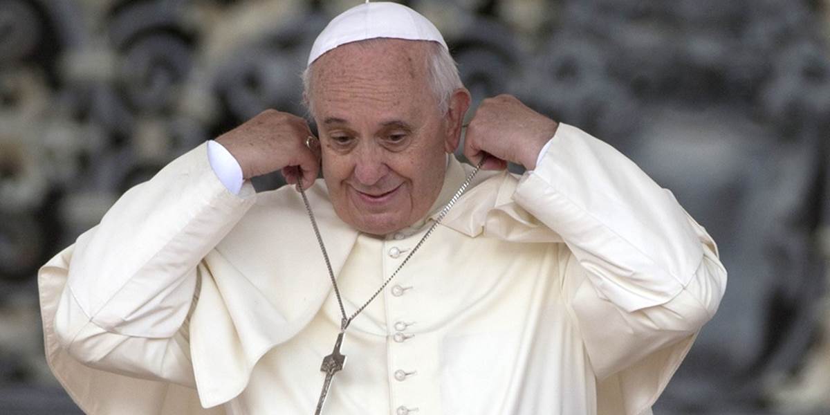 Pápež dal do tomboly v prospech charity dary, ktoré nevyužije