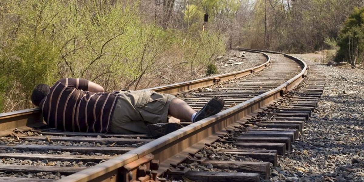 Muž zomrel pod kolesami vlaku v Humennom
