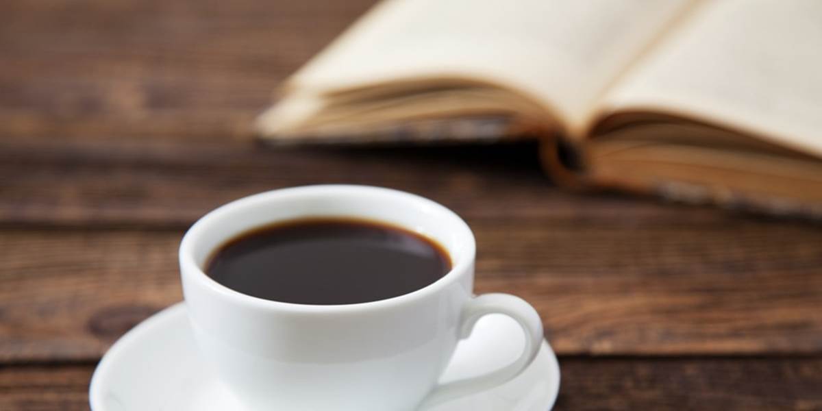 Podľa prieskumu študentom počas skúškového pomáha káva i sex