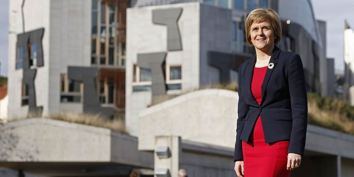 Škótsky parlament zvolil za premiérku Nicolu Sturgeonovú