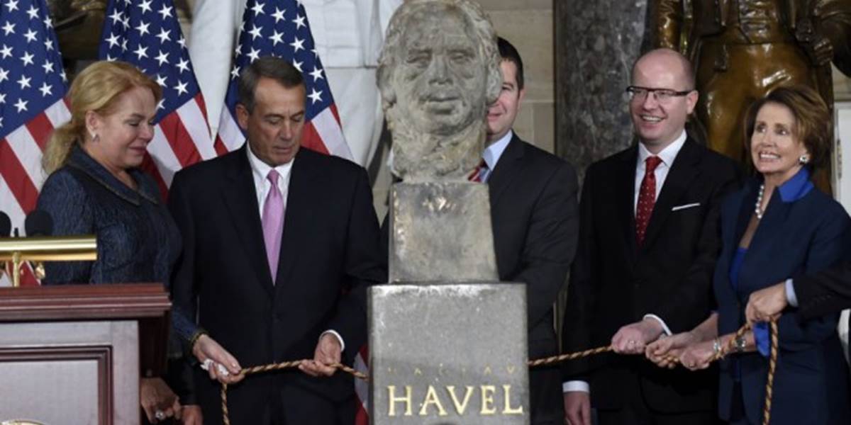 Prvému českému prezidentovi Havlovi odhalili v americkom Kongrese bustu