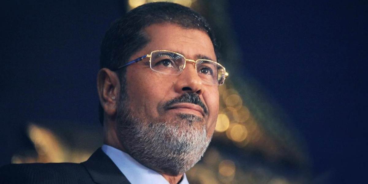 Egyptská prokuratúra žiada pre exprezidenta Mursího trest smrti