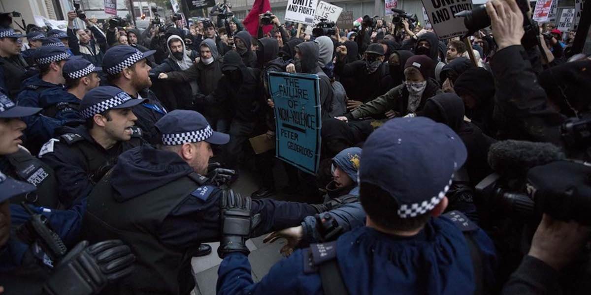 Demonštrácia tisícov študentov v Británii sa skončila násilím