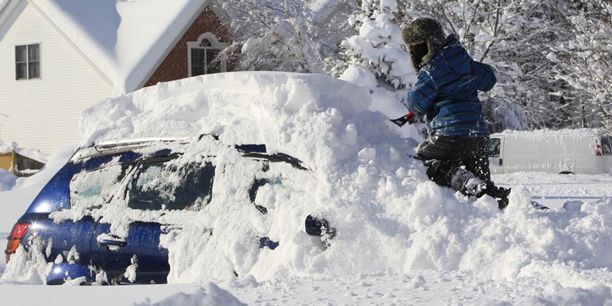 Štát New York stále bojuje s návalmi snehu