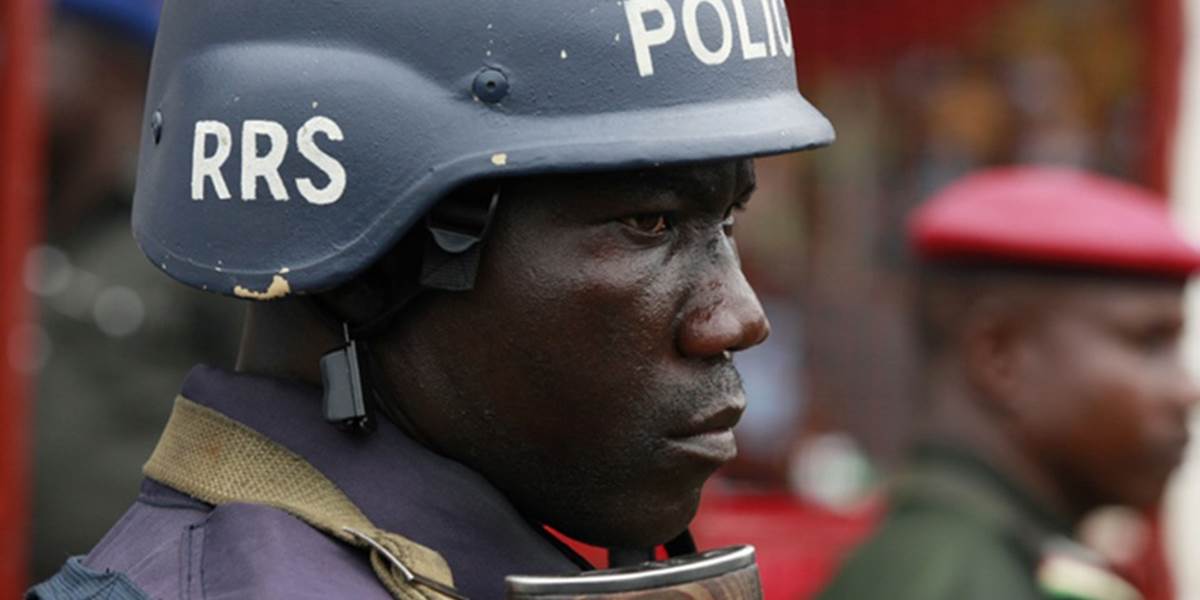 Nigérijská polícia v parlamente použila slzotvorný plyn