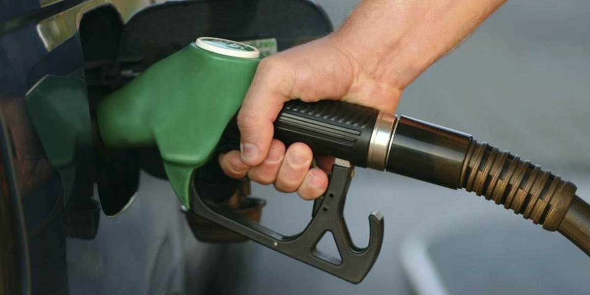 Ceny benzínov naďalej klesajú, ceny nafty stagnovali