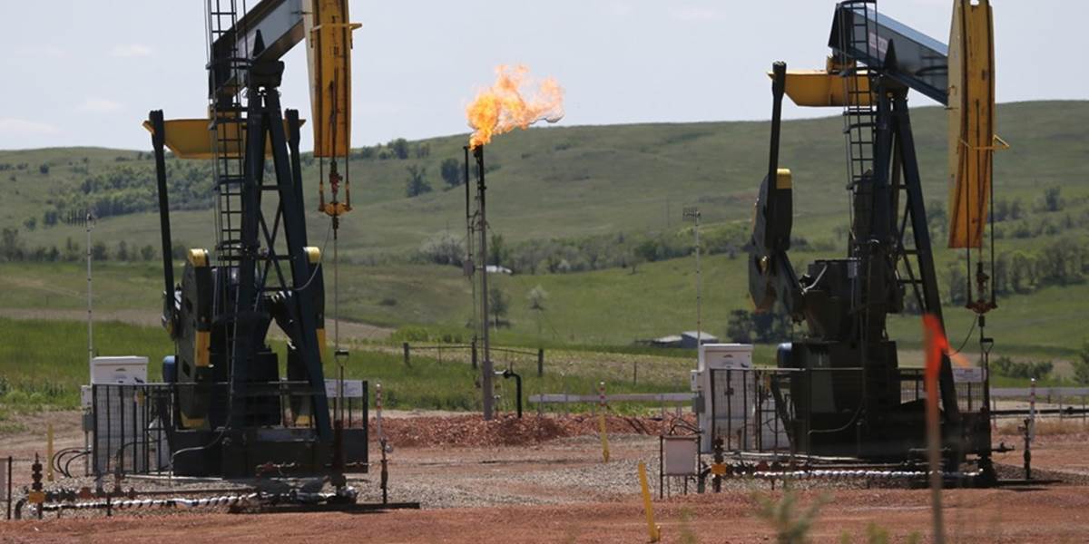 Rusko uvažuje o znížení ťažby ropy, aby podporilo ceny