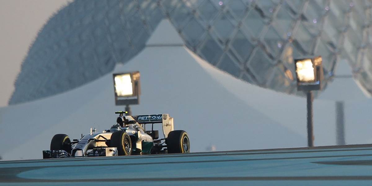 F1: Hamilton najrýchlejší aj v druhom voľnom tréningu pred VC Abú Zabí