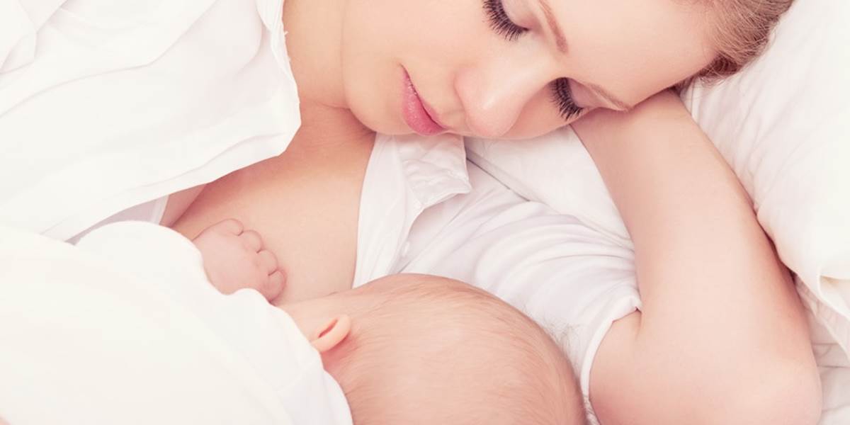 Podplatení talianski lekári odporúčali rodičkám namiesto dojčenia umelé mlieko
