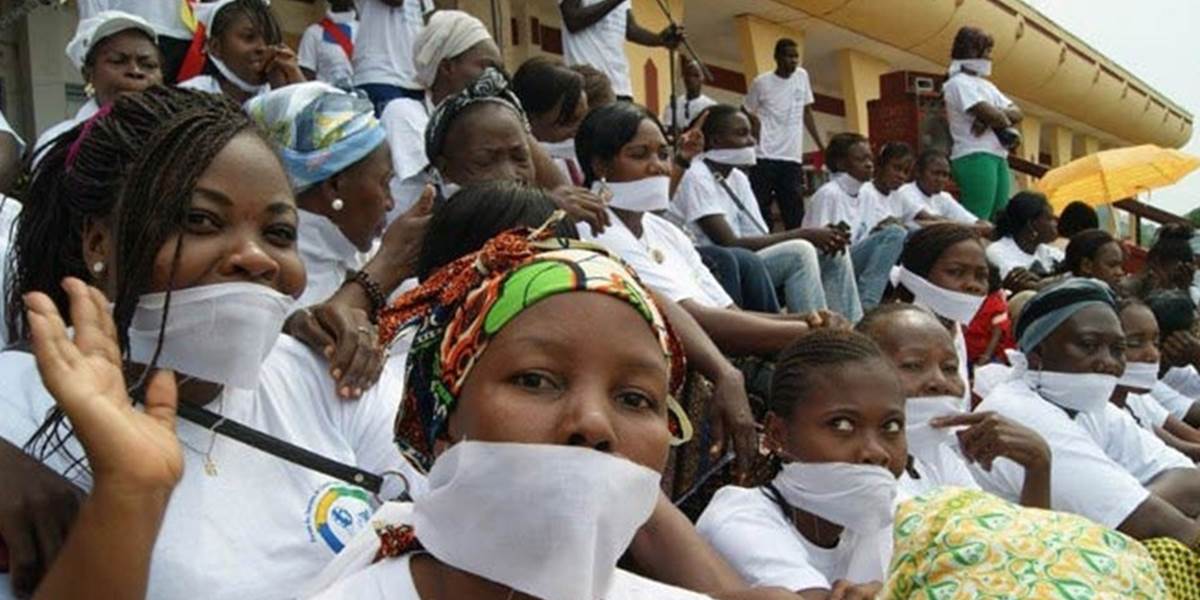 Stredoafrické ženy sa rozhodli zastaviť násilie protestom "hore bez"