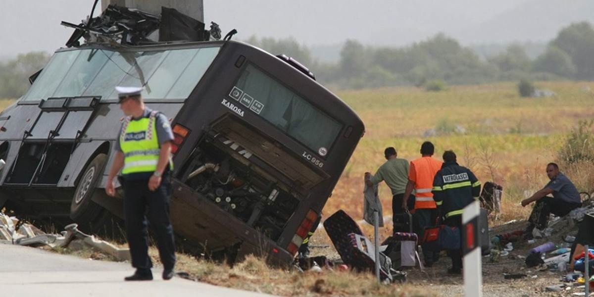 Pri havárii poľského busu neďaleko Berlína sa zranilo viac ako 50 ľudí