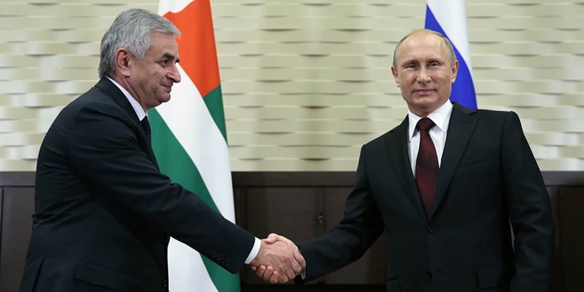 Putin podpísal dohodu o strategickom partnerstve s odštiepeneckým Abcházskom