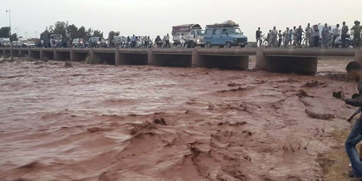 Počet obetí bleskových záplav v Maroku sa zvýšil na viac ako 30