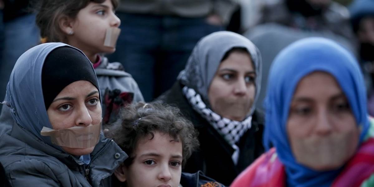 Pred budovou gréckeho parlamentu drží protestnú hladovku 150 Sýrčanov