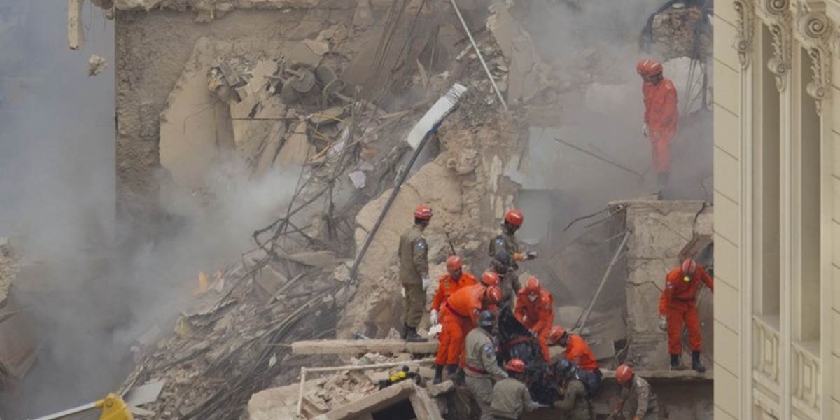 V egyptskej Káhire sa zrútila budova: Počet obetí stúpol na 18