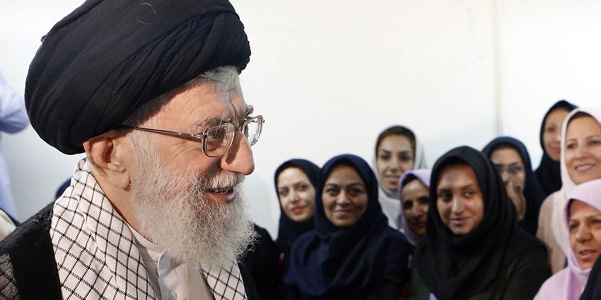 Chameneí: Arogantný Západ nedostal a nedostane Irán na kolená