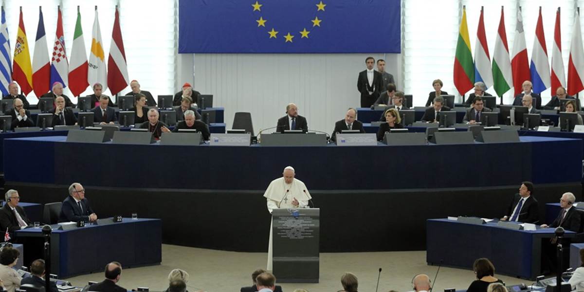 Pápež František na pôde EP pripomenul potrebu ochrany ľudskej dôstojnosti