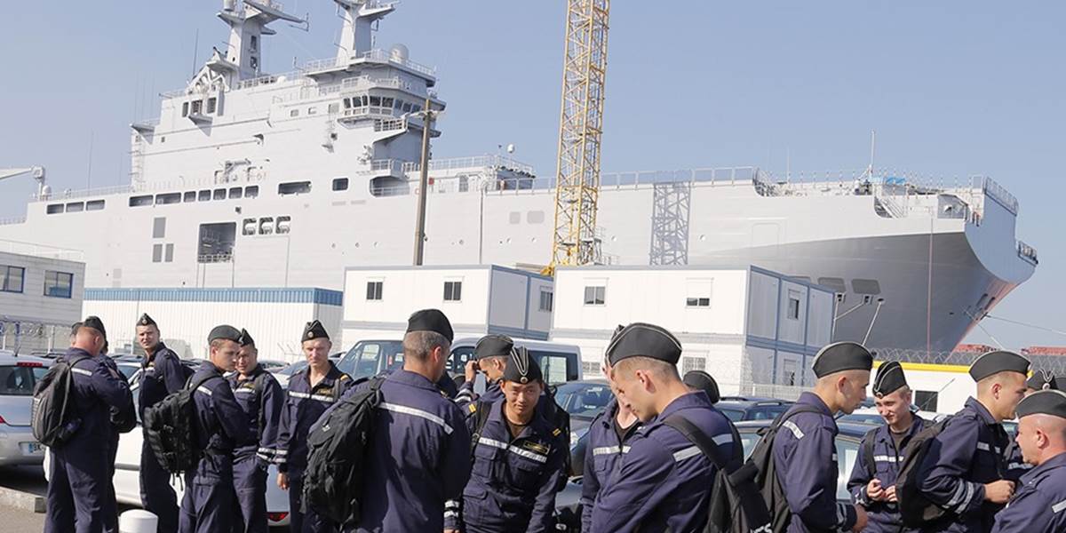 Francúzsko kvôli Ukrajine pozastavuje dodávku bojovej lode Mistral Rusku