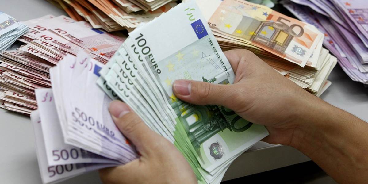 Tretina Slovákov by si nepožičala peniaze od spoločnosti bez licencie