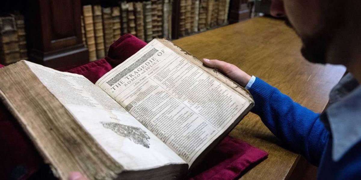 V malej knižnici neďaleko Calais sa našlo Prvé fólio Shakespeara
