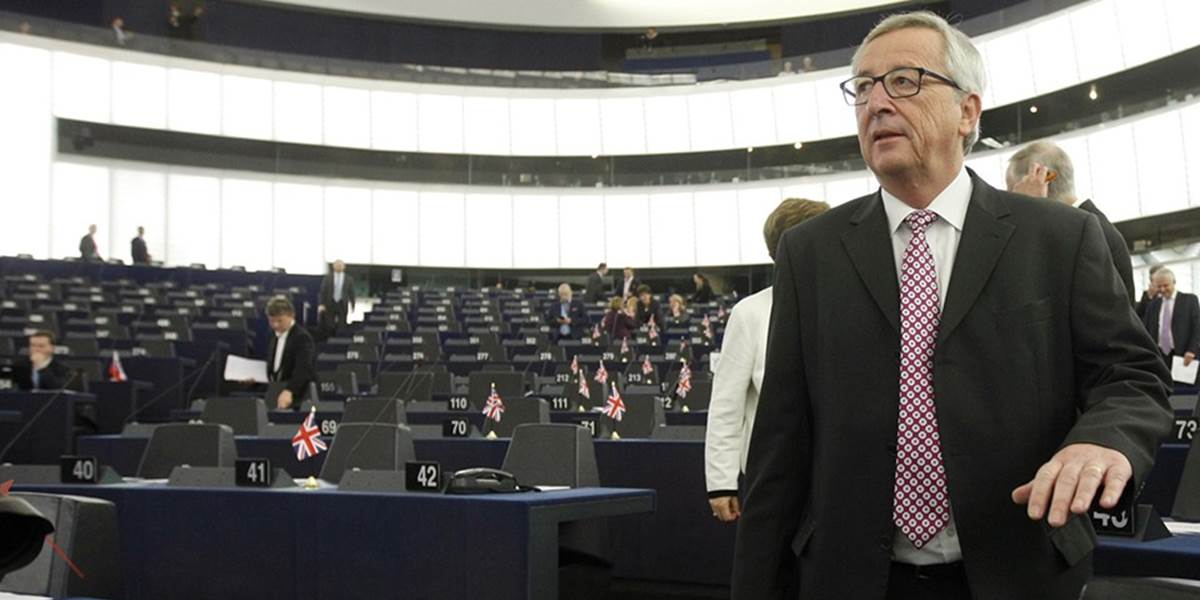 Juncker prežil hlasovanie o dôvere ne pôde Európskeho parlamentu
