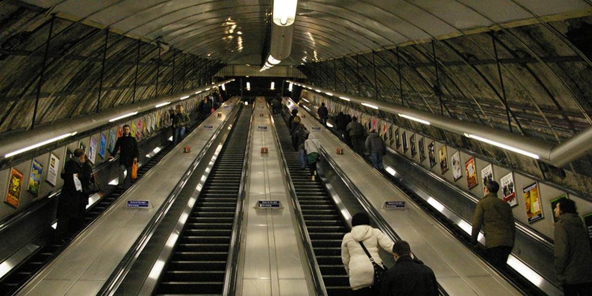 Eskalátor v pražskom metre sa pohol opačným smerom: Tri ženy utrpeli zranenia!