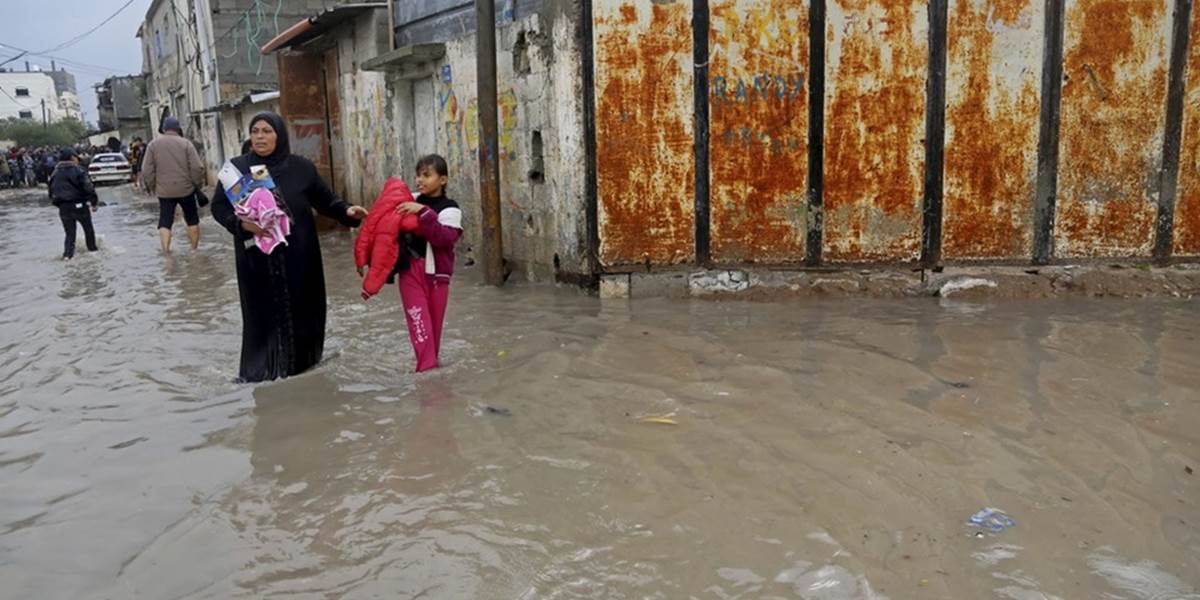 OSN vyhlásila kvôli záplavám stav ohrozenia v Gaze