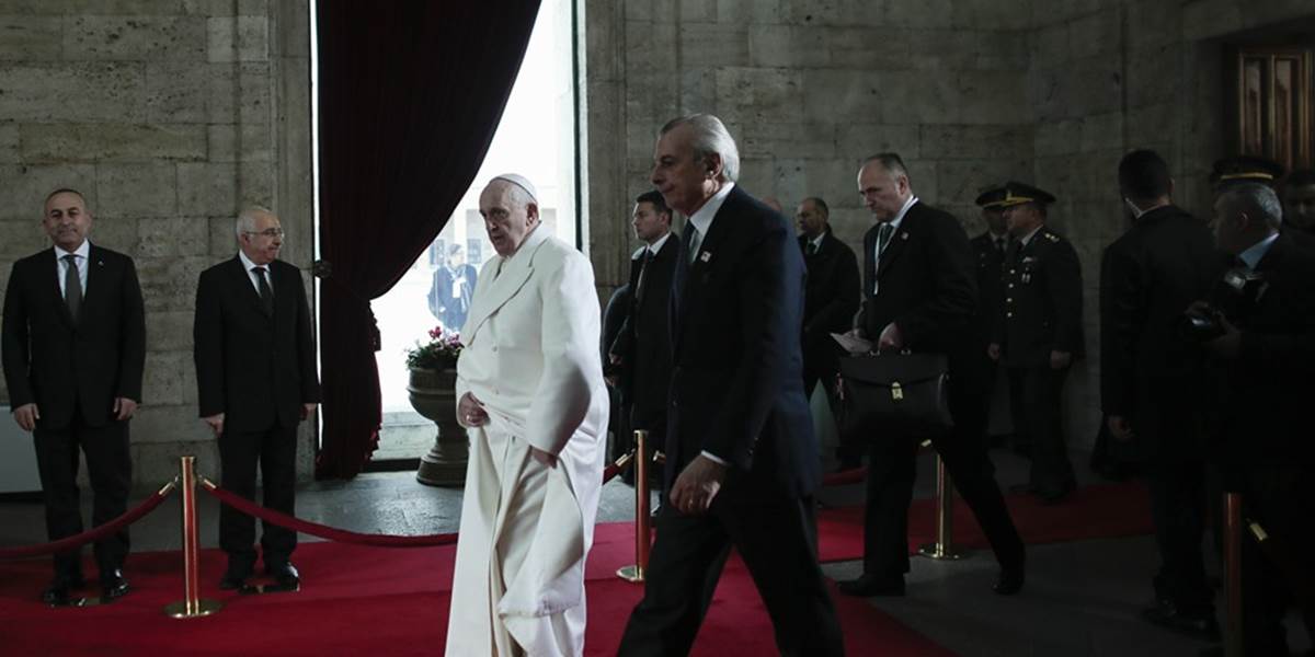 Pápež František pricestoval do Ankary
