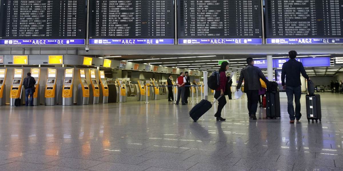 Pri záťahoch na svetových letiskách zadržali 118 ľudí